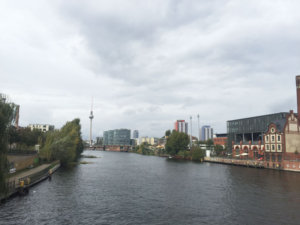 ベルリンのシュプレー川とテレビ塔